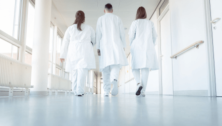 médico-social : recruter un apprenti ou un contrat de professionnalisation