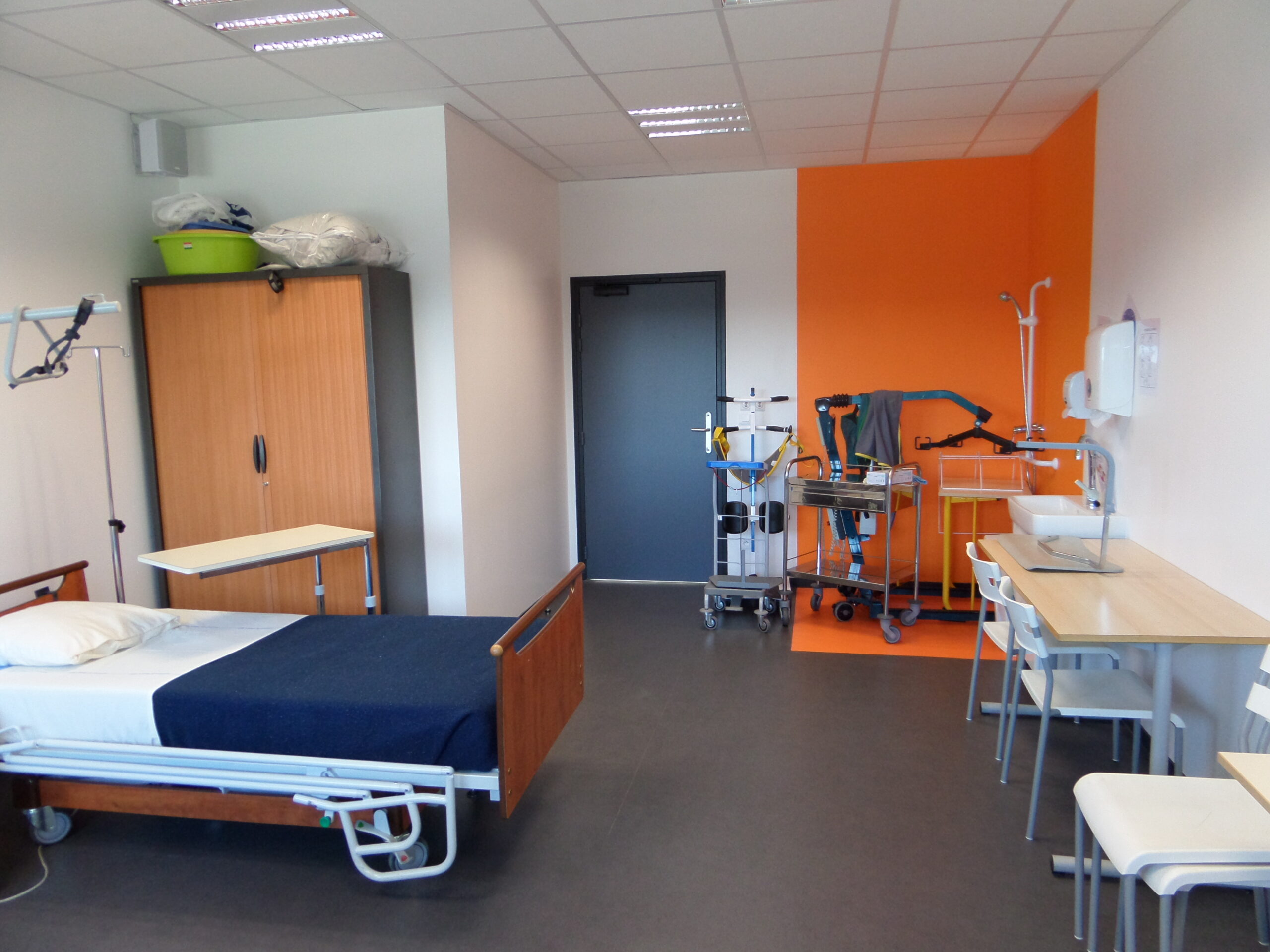 Photo d'une simulation de chambre de patient